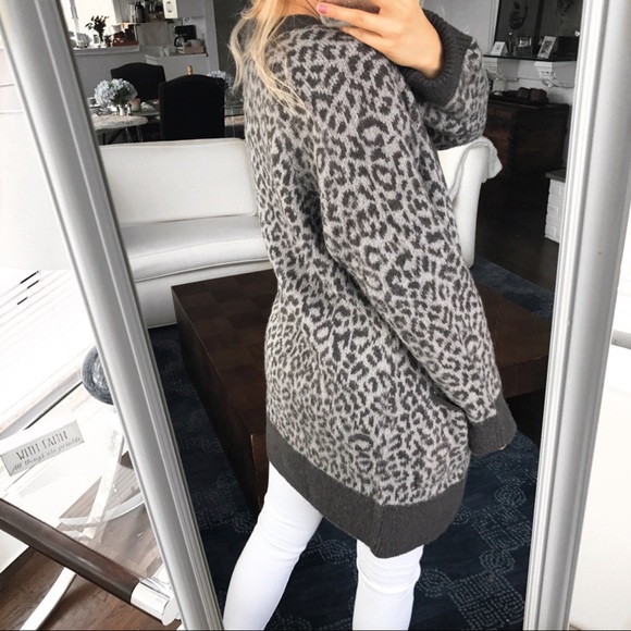 🆕 LUCKY BRAND GREY LEOPARD PRINT CARDIGAN SWEATER - Picture 3 of 8